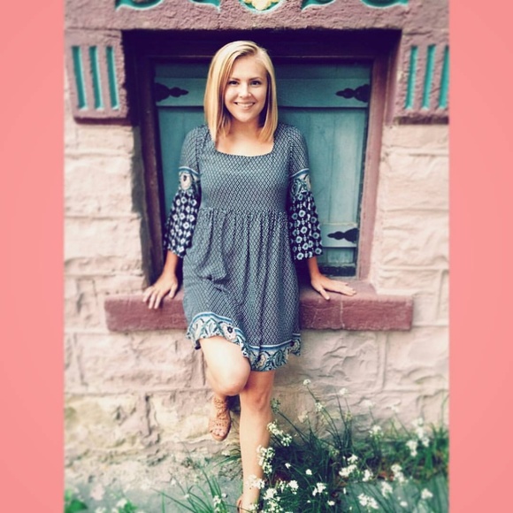 Meet your Posher, Whitney - Picture 3 of 5